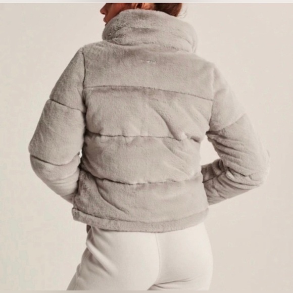 Abercrombie Faux Fur Mini Puffer Size Extra Small Light Grey - Picture 3 of 11